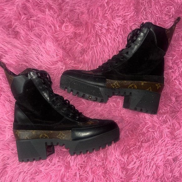 Authentic LV boots - Picture 3 of 5